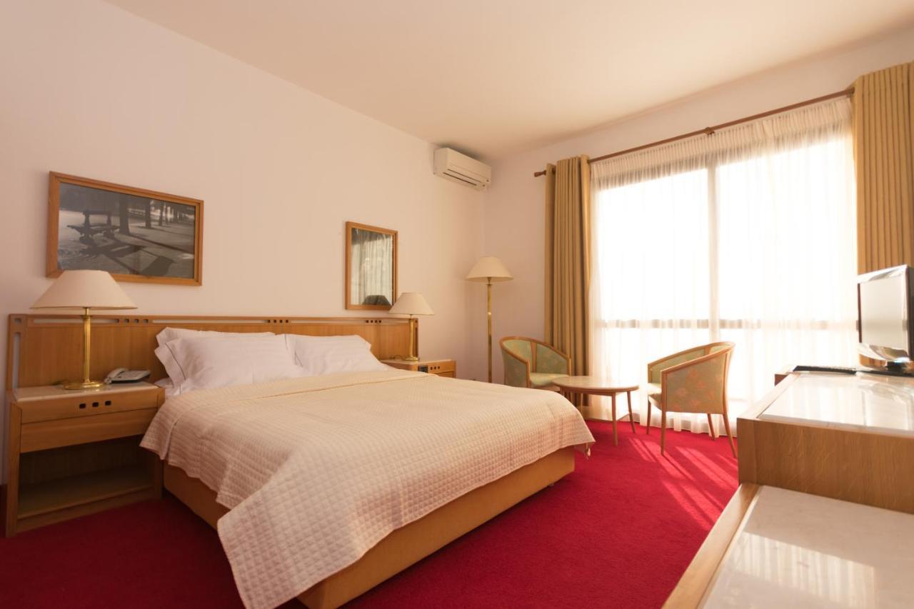 Chateau Linza Resort Tiranë Luaran gambar