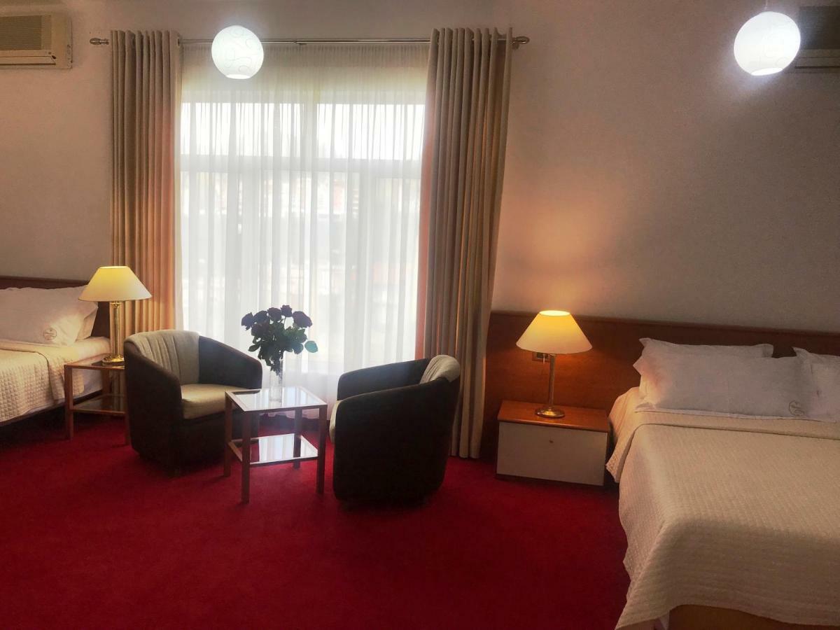 Chateau Linza Resort Tiranë Luaran gambar